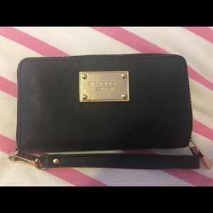 Michael Kors Wristlet/Wallet